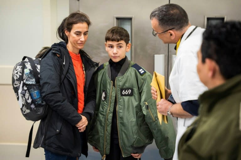 Eitan Yahalomi (R) was reunited with his mother after 52 days in captivity (-)