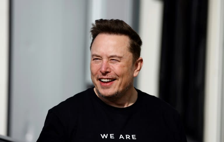 El jefe de Tesla, Elon Musk, durante una visita a la fábrica de autos eléctricos de la empresa en Gruenheide, cerca de Berlín, en el este de Alemania, el 13 de marzo de 2024 (Odd ANDERSEN)