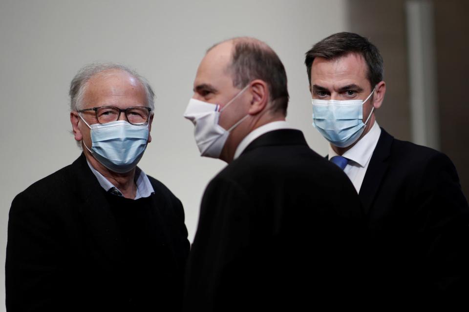 Alain Fischer, Jean Castex et Olivier Véran jeudi lors de la conférence de presse sur la campagne vaccinale. - BENOIT TESSIER / POOL / AFP