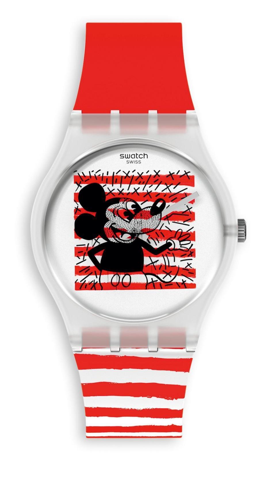 以Mickey招牌短褲為靈感泉源，錶盤上鐫刻具有Haring藝術風格的米奇形象，映襯與米奇短褲配色一致的紅白色條紋。NT$3,150。