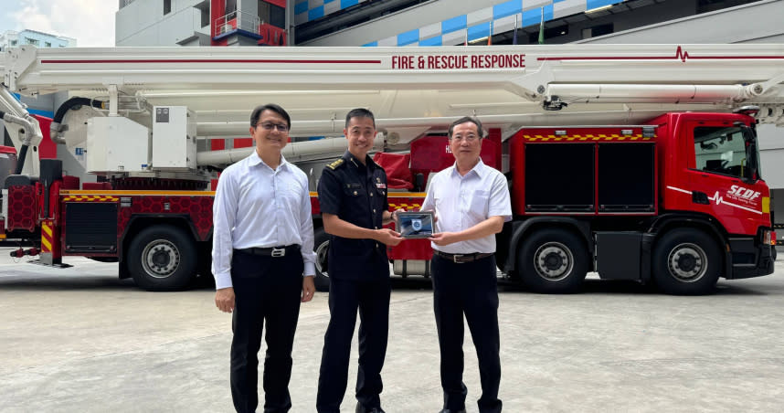 北市消防局率團前往新加坡參訪民防學院，被其先進設施與訓練方法驚豔。(圖／翻攝畫面)