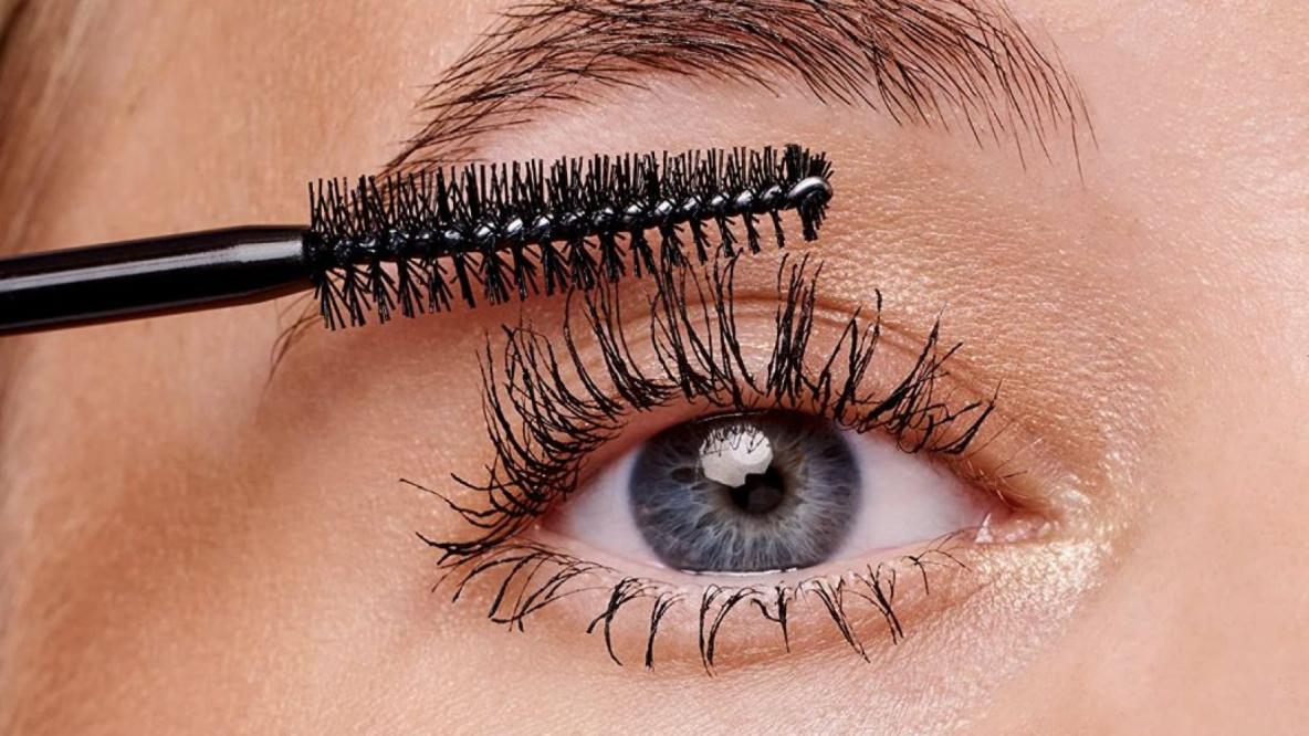 Amazon shoppers can't believe how long this $5 mascara makes their lashes look: 'What is magic?'