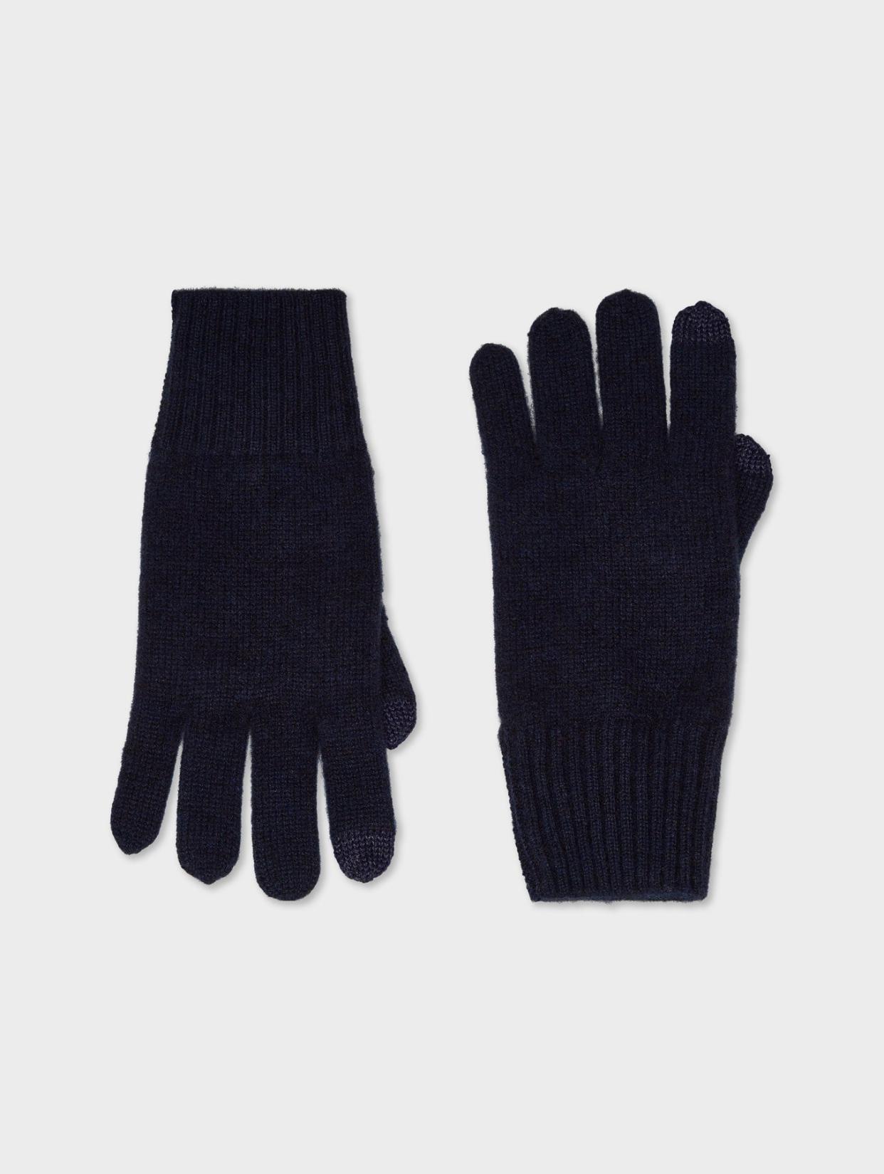 <p><a href="https://go.redirectingat.com?id=74968X1596630&url=https%3A%2F%2Fwww.whiteandwarren.com%2Fcollections%2Fhats-gloves%2Fproducts%2Fcashmere-texting-gloves-deep-navy&sref=https%3A%2F%2Fwww.townandcountrymag.com%2Fstyle%2Ffashion-trends%2Fg13532208%2Fwhat-to-wear-skiing%2F" rel="nofollow noopener" target="_blank" data-ylk="slk:Shop Now;elm:context_link;itc:0;sec:content-canvas" class="link rapid-noclick-resp">Shop Now</a></p><p>Cashmere Texting Gloves</p><p>whiteandwarren.com</p><p>$99.00</p>