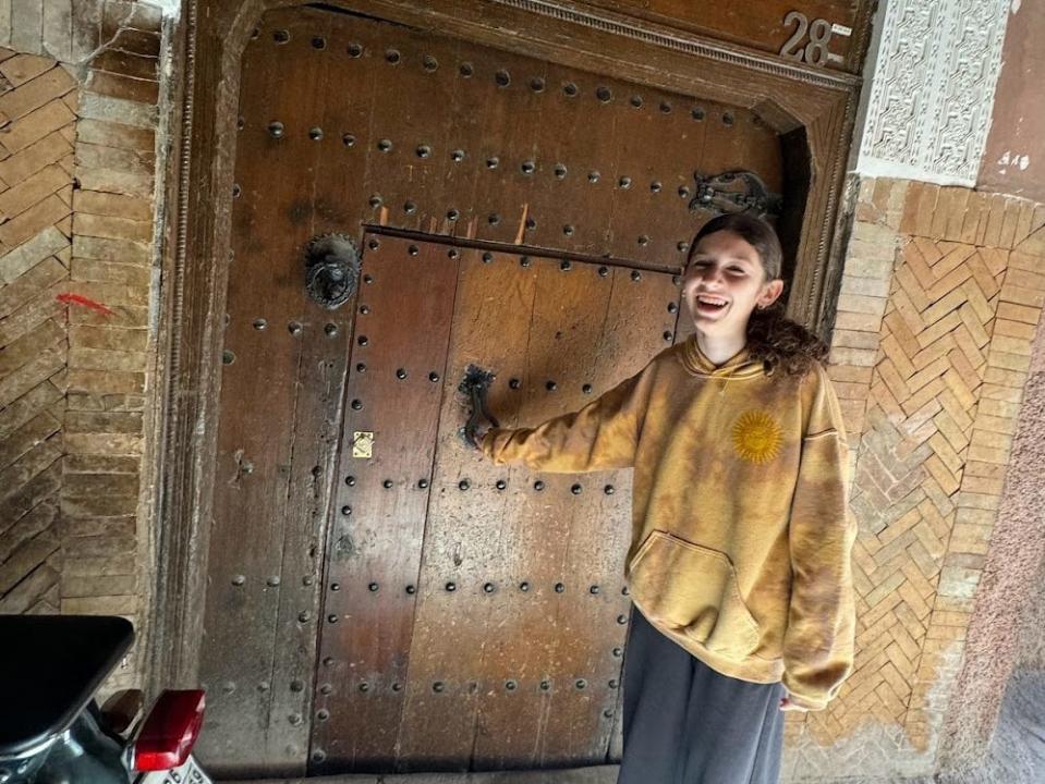 unmarket door in front of anayela riad in morocco