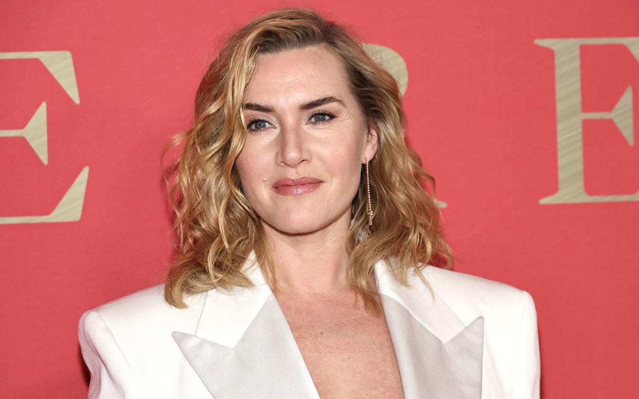 In einem Interview verriet Kate Winslet, dass sie sich am Anfang ihrer Karriere Unterstützung von einem Intimitätskoordinator gewünscht hätte: "Es wäre schön gewesen, jemanden in meiner Ecke zu haben, weil ich immer für mich selbst einstehen musste." (Bild: 2024 Getty Images/Jamie McCarthy)