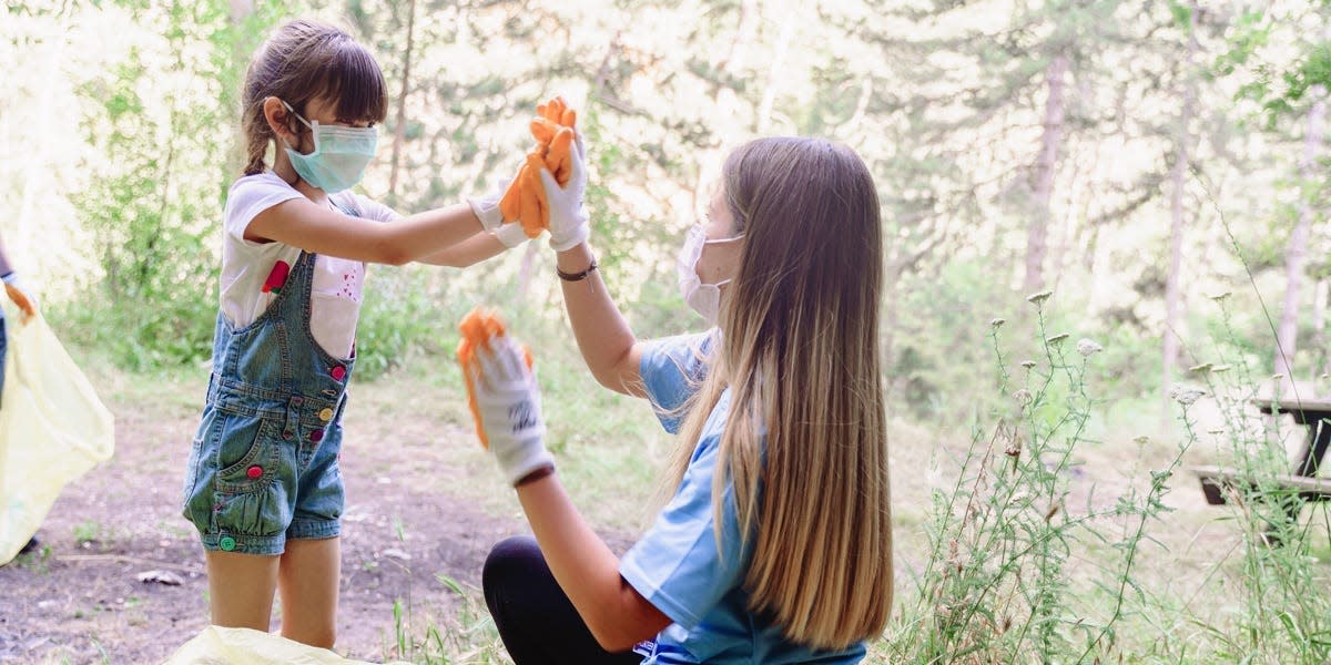 kids volunteering