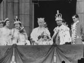 <p>Queen Elizabeth, Prinzessin Elizabeth, Queen Mary, Prinzessin Margaret und der neu gekrönte König George VI im Jahr 1937 vor dem Buckingham Palast. </p>