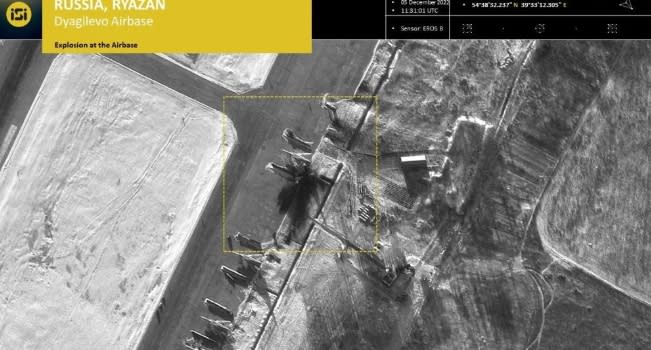 俄軍恩格斯機場遭無人機空襲後的衛星圖片。   圖 : 翻攝自MAXAR