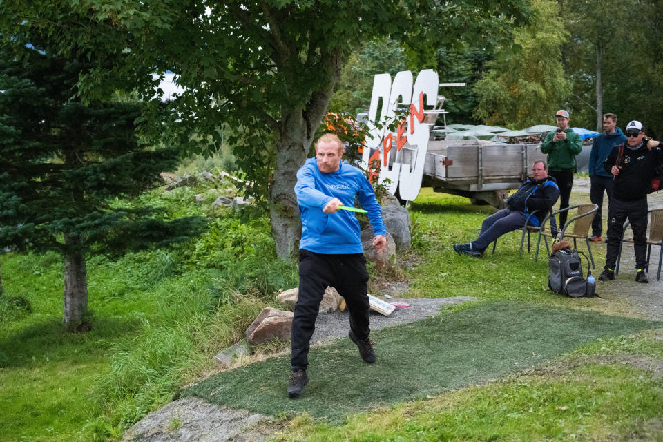 Actor Kristofer Hivju would never bend the knee to the disc golf gods. (Photo:  Truls Vik)