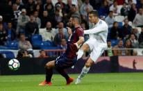 Soccer Football - La Liga Santander - Real Madrid vs SD Eibar - Santiago Bernabeu Stadium, Madrid, Spain - October 22, 2017 Real Madrid’s Cristiano Ronaldo shoots at goal REUTERS/Juan Medina