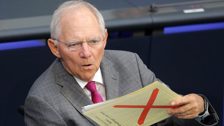 Die Erstattung der Brennelementesteuer wird für Finanzminister Wolfgang Schäuble teuer. Er muss an Eon, RWE und EnBW 6,3 Milliarden Euro überweisen – samt üppiger Zinsen. Die schwarze Null steht trotzdem.