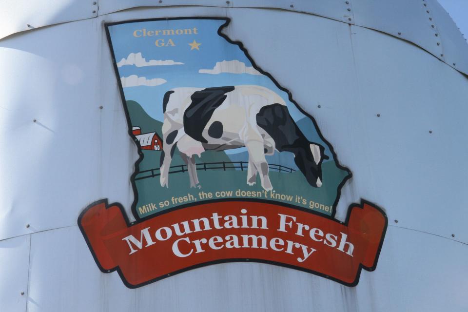 The company bottles cream, whole milk, chocolate milk, low-fat milk and buttermilk – they also make their own butter and premium ice cream!