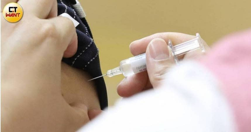 疾管署上午緊急宣布33萬劑Novavax疫苗溫度有異將換貨。（示意圖／劉耿豪攝）