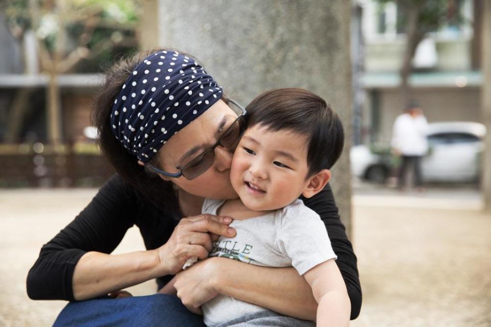 走過小時候的家暴，曹佑淇沒有變成加害者，反而對子女、孫兒更用心。