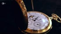 Die vier Komplikationen der Uhr vom Schweizer Hersteller IWC zeigten Mondphase, Datum, Monate und Wochentage an. Die originale Kiste wies auf eine limitierte Neuauflage von 250 Stück aus dem Jahr 1974 hin und damit auf ein Sammlerstück. (Bild: ZDF)