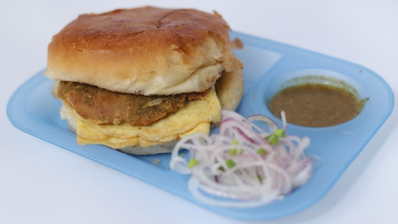 Burger on blue tray with sauce