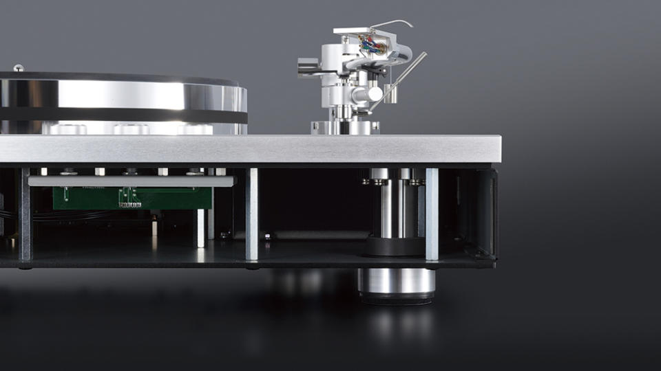 A cross-section of the Luxman PD-191A turntable.