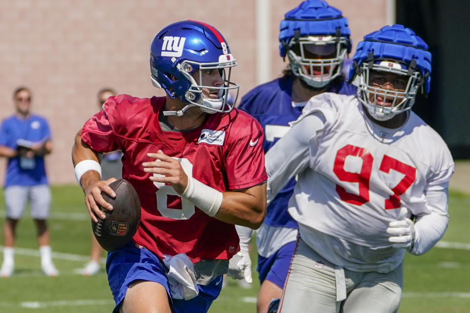 New York Giants quarterback Daniel Jones (8) looks to pass on the run during a drill at the NFL football team's training camp, Wednesday, July 27, 2022, in East Rutherford, N.J. (AP Photo/John Minchillo)