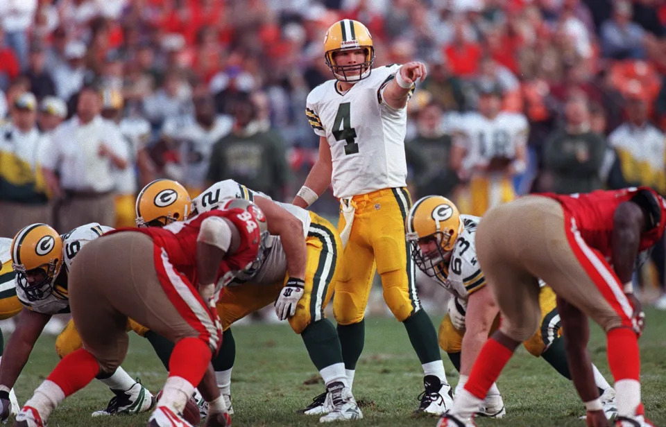 PHOTO BY: TOM LYNN / Quarterback Brett Favre at the line of scrimmage on January 6, 1996. The Packers beat the 49ers (27-17).