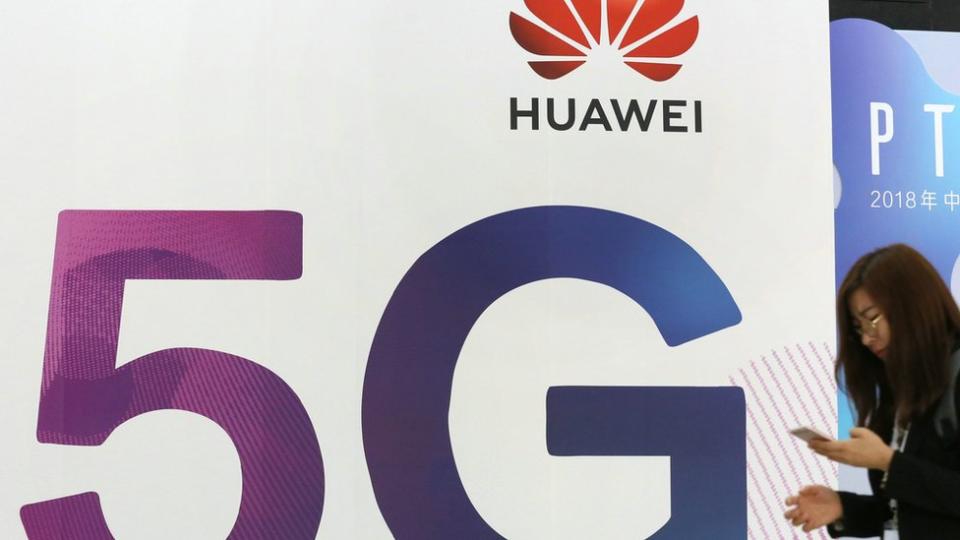 Un cartel de 5G de Huawei