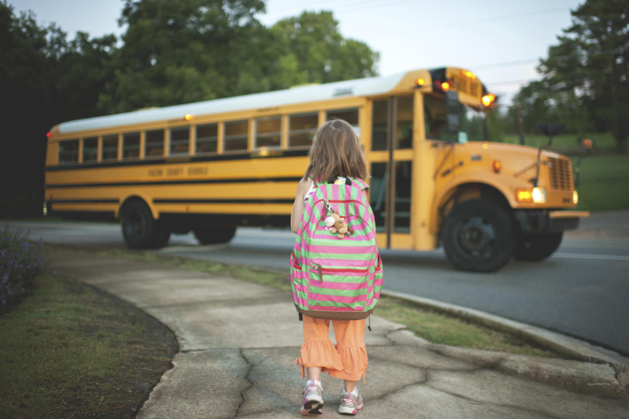 Beim Schulbusfahrer suchten die Kinder der Frau Hilfe und fanden sie zum Glück. (Symbolbild: Getty)