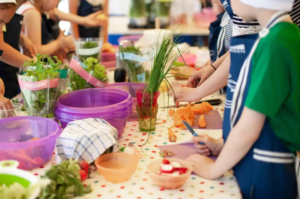 beneficios de cocinar para niños