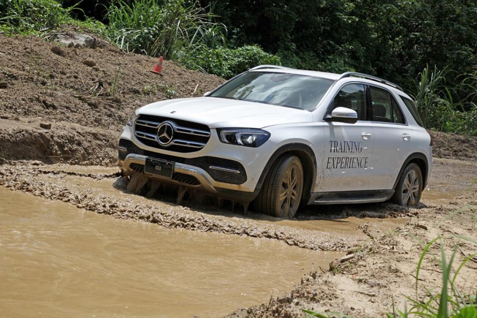 mercedes-benz-gle300d-350d-4matic