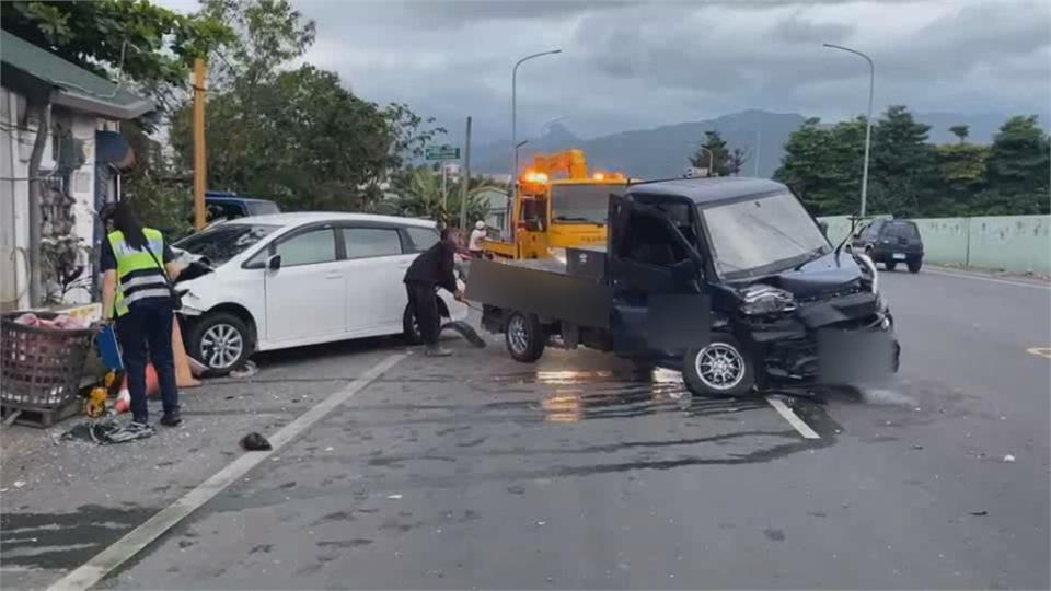 驚悚對撞！ 貨車駕駛噴飛、休旅車撞進民宅