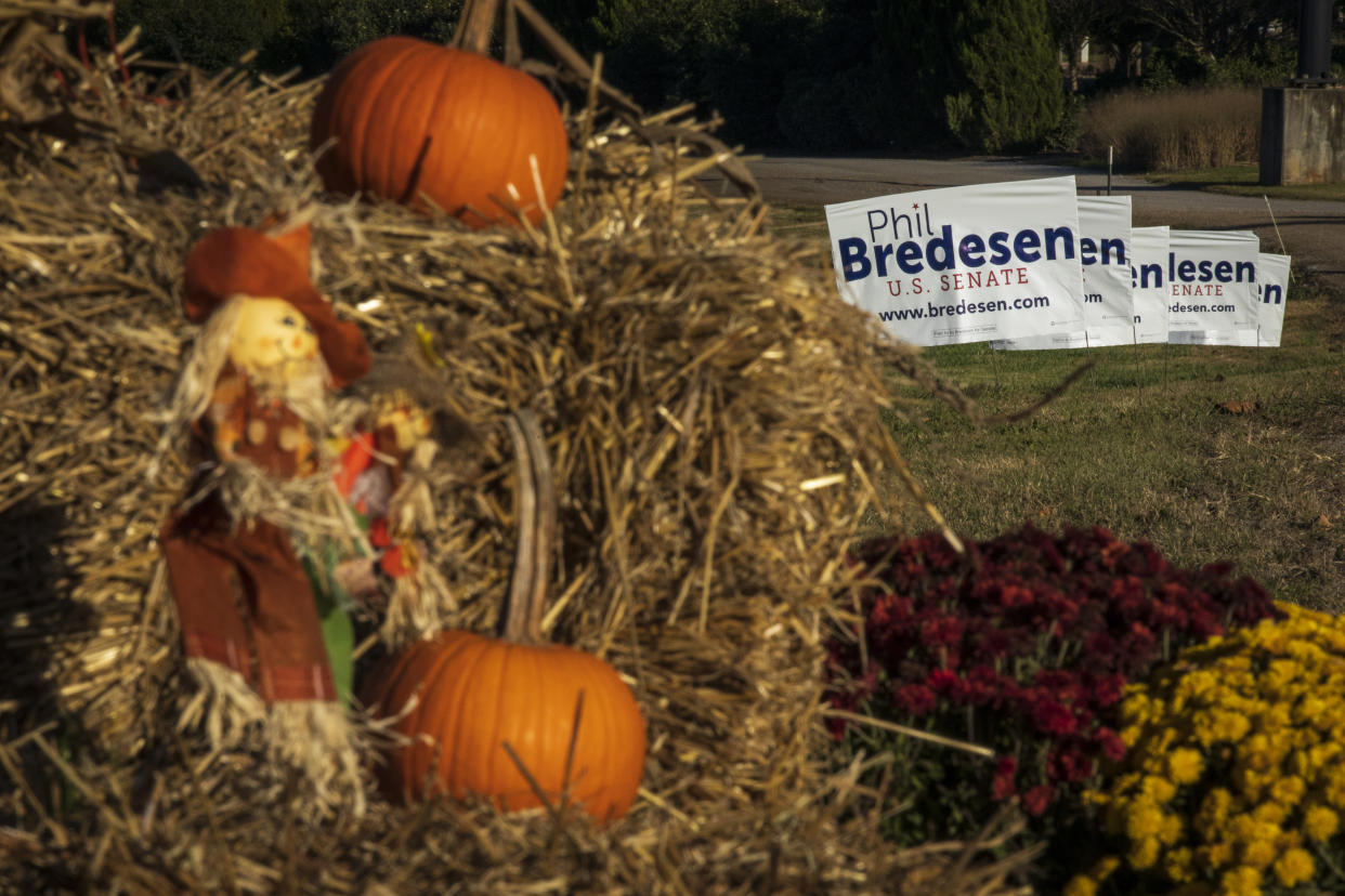 signs show support for Sen. Phil Bredesen