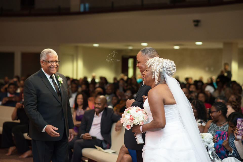 Here comes the bride! (Photo: <a href="http://www.giannasnellphotography.com/" target="_blank">Gianna Snell Photography</a>)