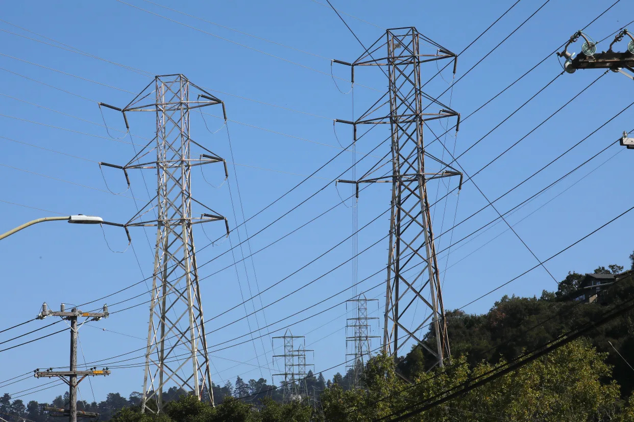Replacing existing power lines with cables made from state-of-the-art materials could roughly double the capacity of the electric grid in many parts of the country. (Jim Wilson/The New York Times)