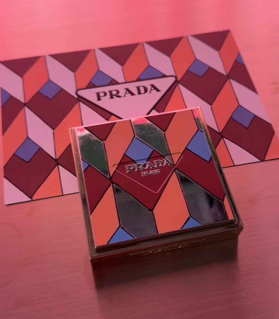 Prada Beauty香港香水及美妝專櫃登場！30款人氣絲絨唇膏、話題薄荷綠潤唇膏、眼影、粉底液在港都買到