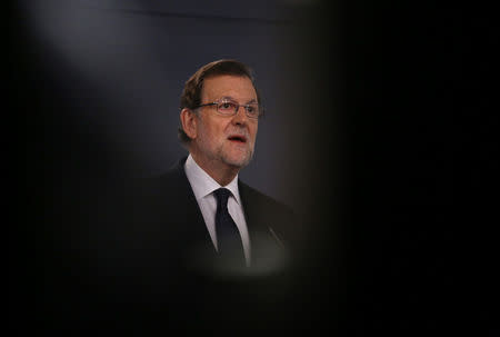 Spain's acting Prime Minister Mariano Rajoy speaks during a news conference at Moncloa Palace in Madrid, Spain, October 25, 2016. REUTERS/Sergio Perez