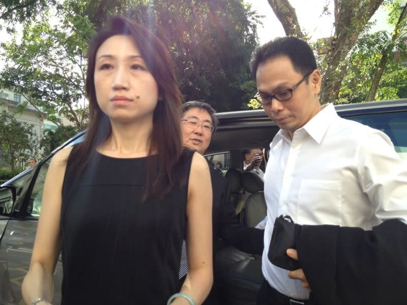 Ng Boon Gay and his wife on 28 September 2012, the fourth day of the court hearing. (Yahoo! photo/ Deborah Choo)