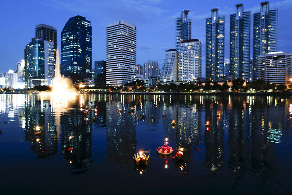 曼谷水燈節（Image Source : REUTERS/Athit Perawongmetha）
