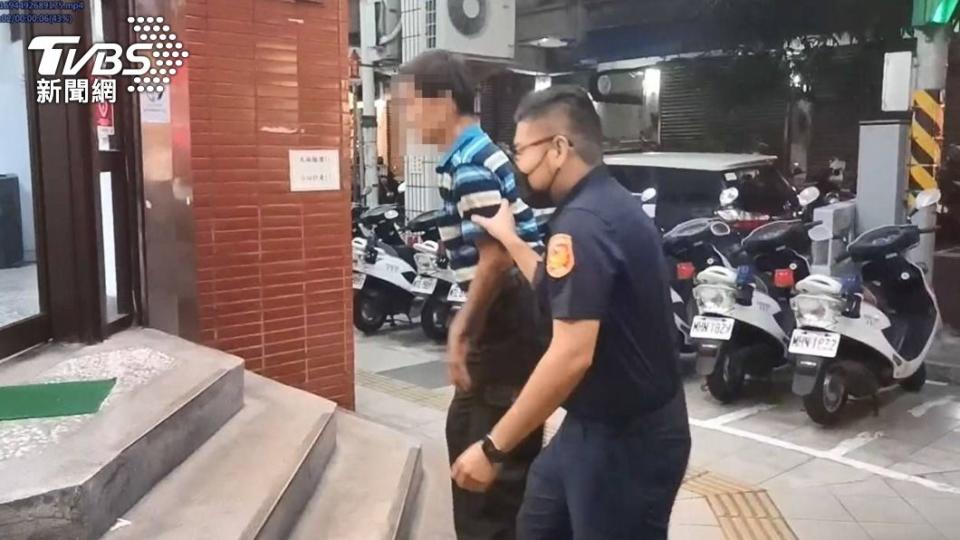 警方在基隆逮捕到鄭男。（圖／TVBS）