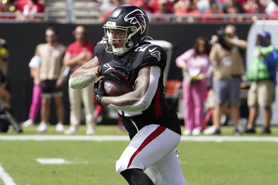 Atlanta Falcons running back Tyler Allgeier (25) runs against the Tampa Bay Buccaneers during the first half of an NFL football game Sunday, Oct. 9, 2022, in Tampa, Fla. (AP Photo/Chris O'Meara)