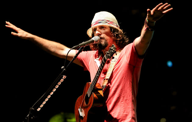 Jason Mraz thanks the crowd (Photo courtesy of Warner Music)