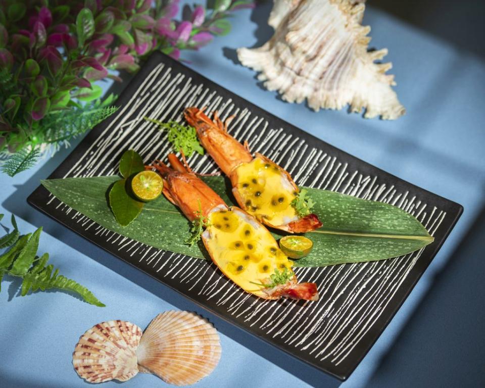 「芒果及百香果鐵板蝦」肉質Q彈，深受饕客喜愛。台北遠東香格里拉提供