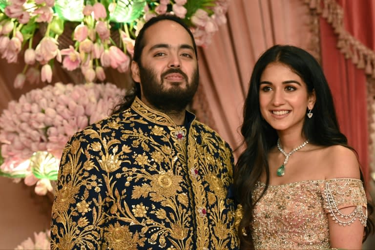 Der reichste Mann Asiens, der Multimilliardär Mukesh Ambani, verheiratet ab Freitag seinen Sohn in dreitägigen Festlichkeiten. Die Hochzeit von Anant Ambani und seiner Verlobten Radhika Merchant findet nach hinduistischem Brauch in Mumbai statt. (SUJIT JAISWAL)