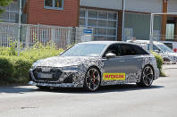 <p>Audi plans a revised version of the RS6 in <strong>2024</strong> with the new RS6 GT; Audi plans to have a more extreme version with more power than the current RS6, which has 621bhp, while the GT may have around 700bhp. The front and rear have been modified with more significant aerodynamic parts, such as a larger rear spoiler.</p>