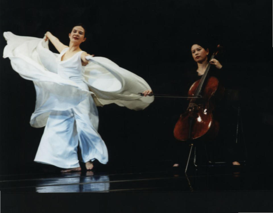 廖末喜老師和女兒大提琴家張馨心同台演出。