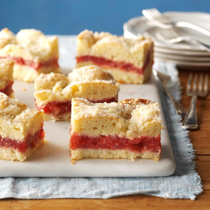 Strawberry Rhubarb Coffee Cake Exps Mcsmz17 2569 C01 05 6b 2