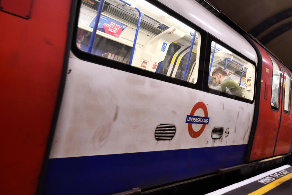 Die Londoner U-Bahn – Schauplatz einer rührenden Liebesgeschichte. (Bild: Getty Images)