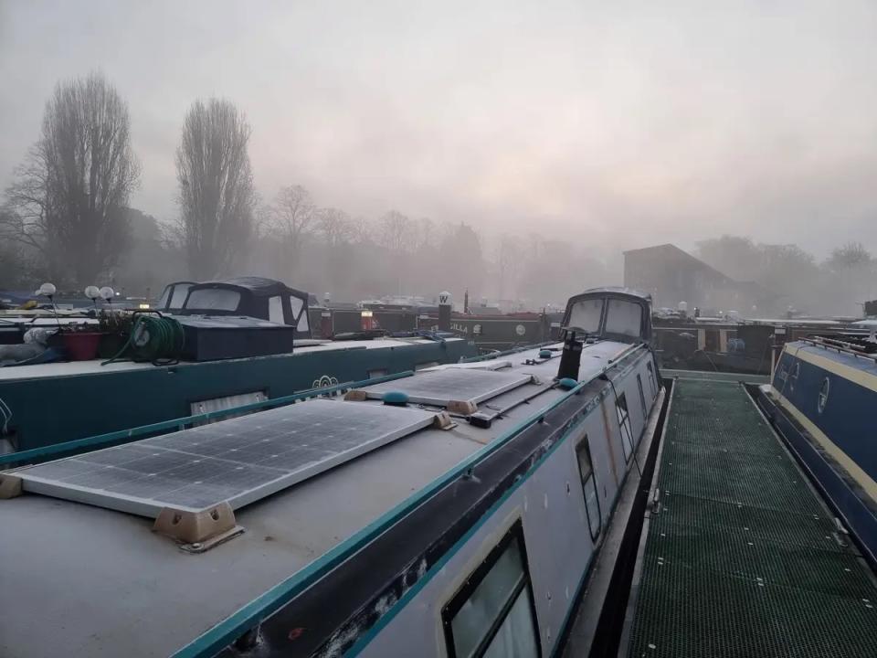 Blaauw verwendet Kohle und Holz, um das Boot an Wintertagen zu heizen. - Copyright: Marius Blaauw