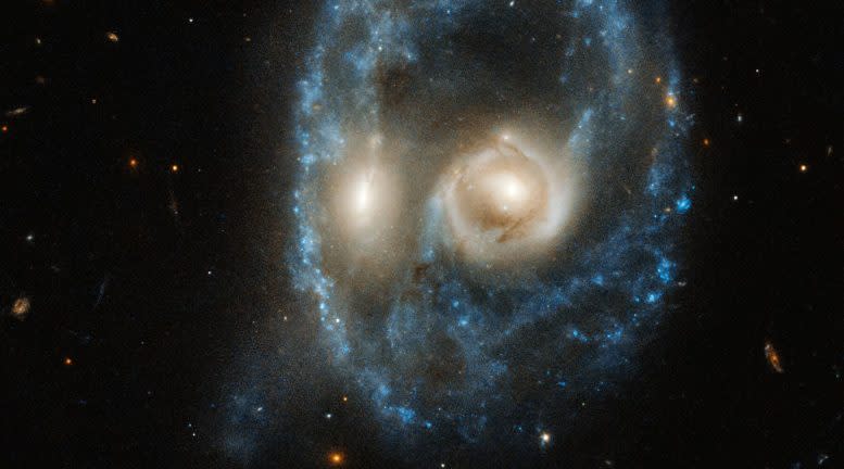 Is it a ghost or two colliding galaxies? (Hubble) 