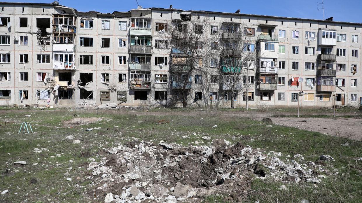 A crater near a house in Chasiv Yar in April 2023. Photo: Yuliia Ovsiannikova/Getty Images