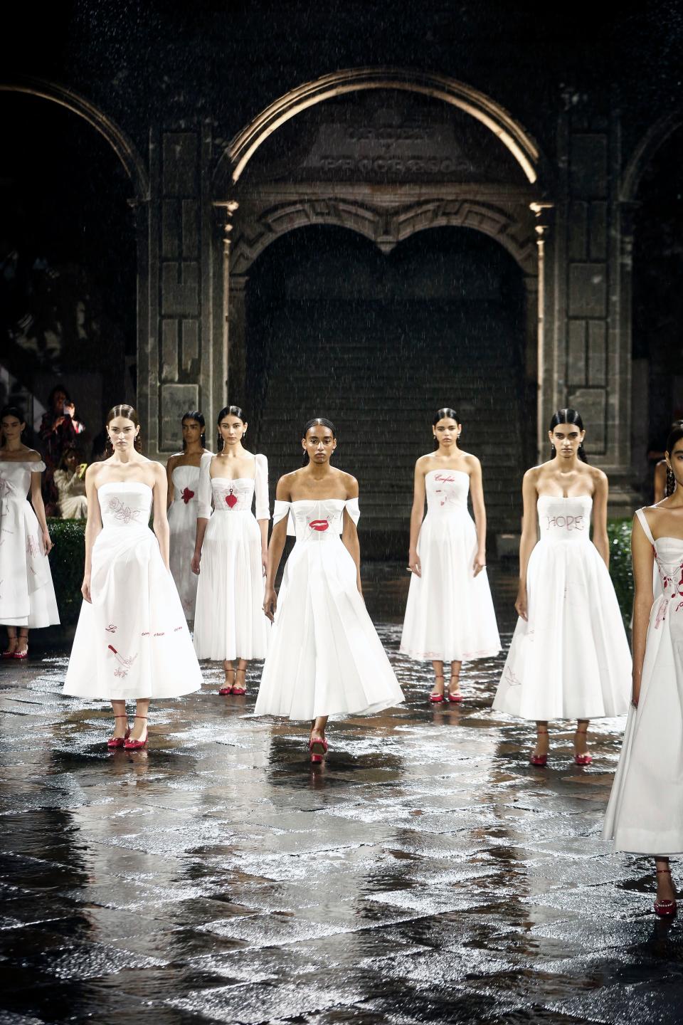 Desfile Christian Dior's Cruise 2024 en el Colegio de San Ildefonso (Photo by Rodrigo Oropeza / AFP) (Photo by RODRIGO OROPEZA/AFP via Getty Images)