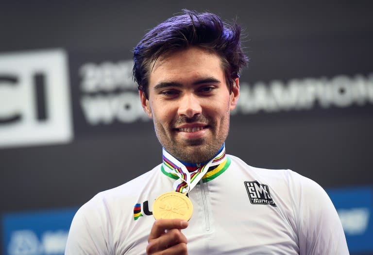 Netherlands' Tom Dumoulin celebrates with his gold medal after winning the men's elite individual time trial at the UCI Cycling Road World Championships on September 20, 2017 in Bergen, Norway