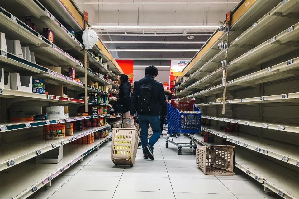 Face à la crise sanitaire, les Français ont fait le plein de pâtes. Le pain et les oeufs sont également très recherchés. 